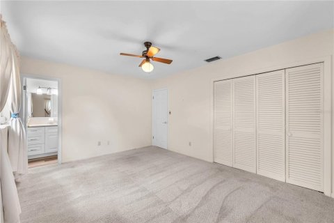 House in Brandon, Florida 3 bedrooms, 178.37 sq.m. № 2277890 - photo 28
