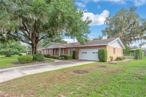 House in Brandon, Florida 3 bedrooms, 178.37 sq.m. № 2277890 - photo 2