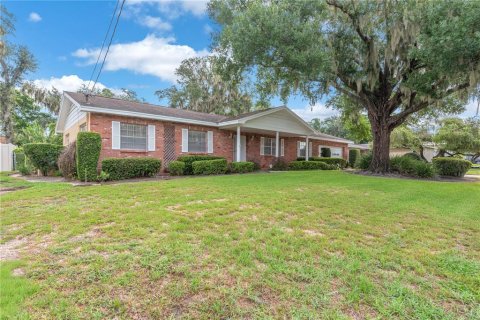 House in Brandon, Florida 3 bedrooms, 178.37 sq.m. № 2277890 - photo 4