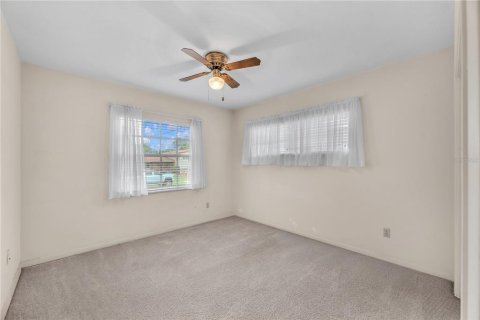 House in Brandon, Florida 3 bedrooms, 178.37 sq.m. № 2277890 - photo 26