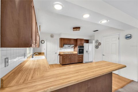 House in Brandon, Florida 3 bedrooms, 178.37 sq.m. № 2277890 - photo 21