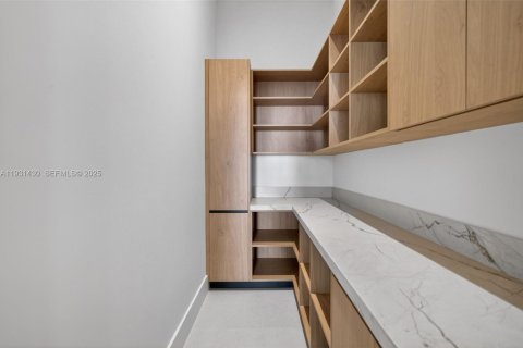 Villa ou maison à vendre à Miami, Floride: 5 chambres № 1991236 - photo 24