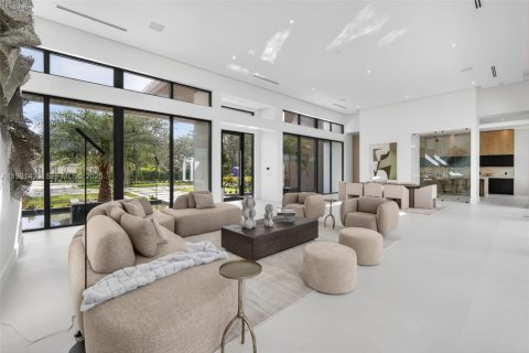 Villa ou maison à vendre à Miami, Floride: 5 chambres № 1991236 - photo 12