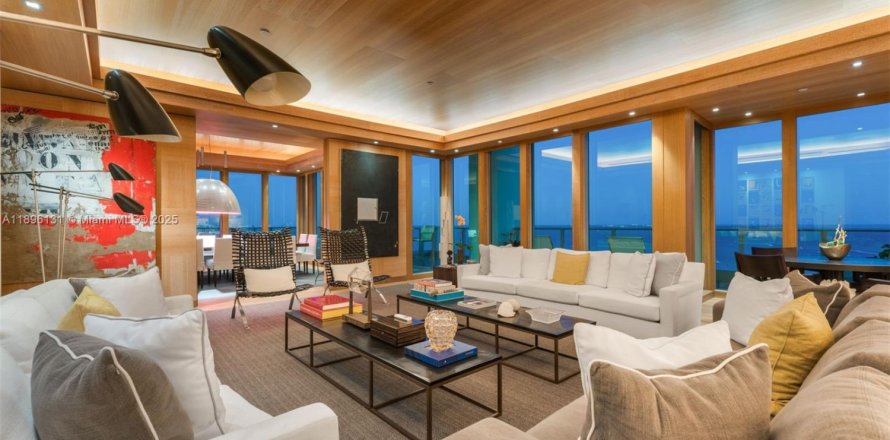 Condo à Miami, Floride, 5 chambres  № 1964892