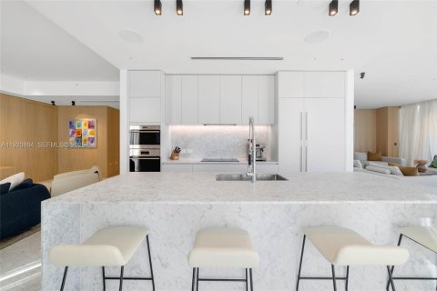 Condo in Miami Beach, Florida, 4 bedrooms  № 1984487 - photo 21