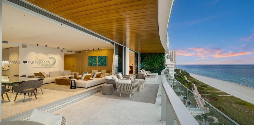 Condo in Miami Beach, Florida, 4 bedrooms  № 1984487