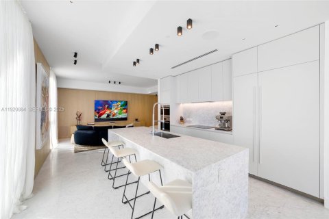 Condo in Miami Beach, Florida, 4 bedrooms  № 1984487 - photo 18