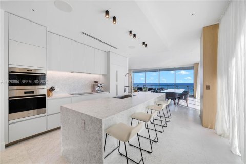 Condo in Miami Beach, Florida, 4 bedrooms  № 1984487 - photo 17