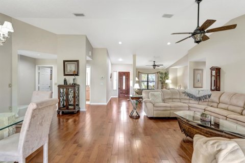 House in Royal Palm Beach, Florida 3 bedrooms, 222.04 sq.m. № 2303594 - photo 3