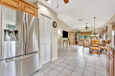 House in Royal Palm Beach, Florida 3 bedrooms, 222.04 sq.m. № 2303594 - photo 22