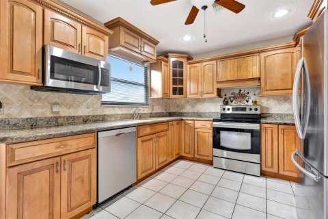 House in Royal Palm Beach, Florida 3 bedrooms, 222.04 sq.m. № 2303594 - photo 18