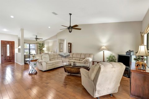 House in Royal Palm Beach, Florida 3 bedrooms, 222.04 sq.m. № 2303594 - photo 5