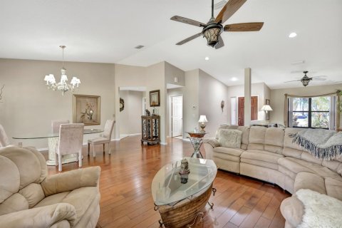 House in Royal Palm Beach, Florida 3 bedrooms, 222.04 sq.m. № 2303594 - photo 10