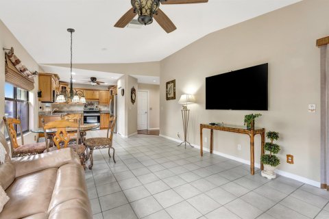House in Royal Palm Beach, Florida 3 bedrooms, 222.04 sq.m. № 2303594 - photo 27