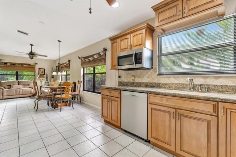 House in Royal Palm Beach, Florida 3 bedrooms, 222.04 sq.m. № 2303594 - photo 21
