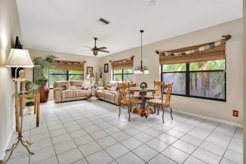 House in Royal Palm Beach, Florida 3 bedrooms, 222.04 sq.m. № 2303594 - photo 23