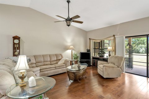 House in Royal Palm Beach, Florida 3 bedrooms, 222.04 sq.m. № 2303594 - photo 9