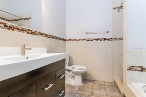 House in Orlando, Florida 4 bedrooms, 178.28 sq.m. № 1851071 - photo 12