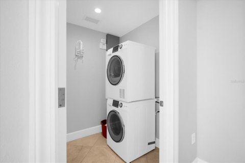 Condo in Four Corners, Florida, 1 bedroom № 2143455 - photo 27