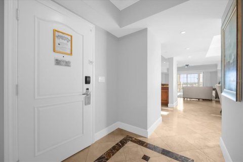 Condo in Four Corners, Florida, 1 bedroom № 2143455 - photo 2