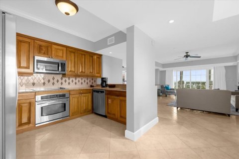 Condo in Four Corners, Florida, 1 bedroom № 2143455 - photo 3