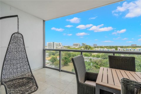 Condo in Miami, Florida, 2 bedrooms  № 1577581 - photo 2