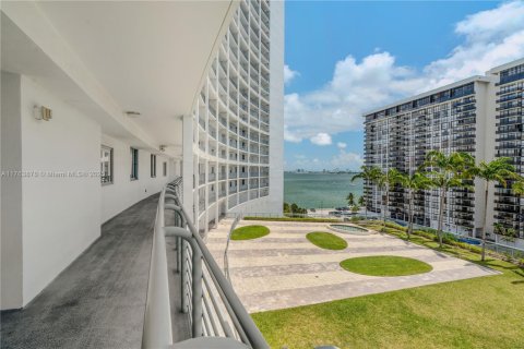Condo in Miami, Florida, 2 bedrooms  № 1577581 - photo 24
