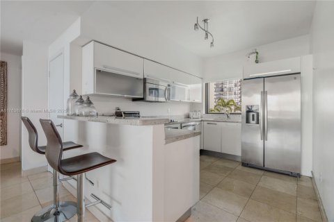 Condo in Miami, Florida, 2 bedrooms  № 1577581 - photo 8
