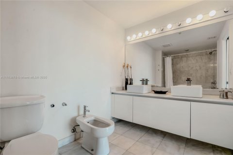 Condo in Miami, Florida, 2 bedrooms  № 1577581 - photo 16