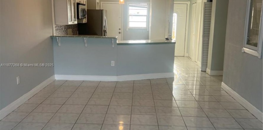 Condo in Miami, Florida, 2 bedrooms  № 1896026