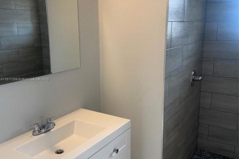 Condo in Miami, Florida, 2 bedrooms  № 1896026 - photo 6