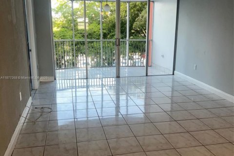 Condo in Miami, Florida, 2 bedrooms  № 1896026 - photo 4