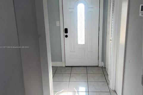 Condo in Miami, Florida, 2 bedrooms  № 1896026 - photo 12