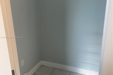 Condo in Miami, Florida, 2 bedrooms  № 1896026 - photo 7