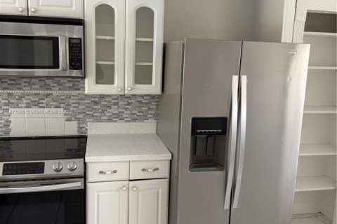 Condo in Miami, Florida, 2 bedrooms  № 1896026 - photo 3