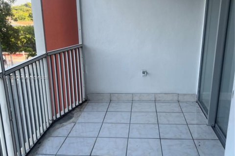 Condo in Miami, Florida, 2 bedrooms  № 1896026 - photo 14