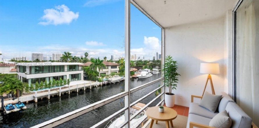 Condo à North Miami Beach, Floride, 1 chambre  № 2057759