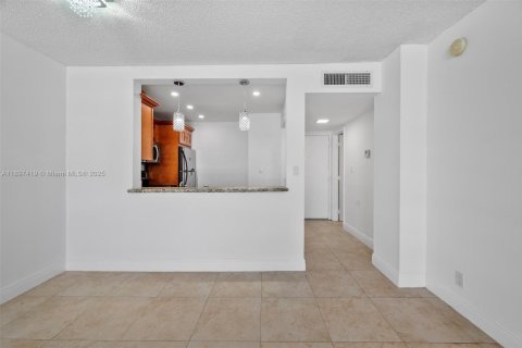 Copropriété à vendre à North Miami Beach, Floride: 1 chambre, 74.6 m2 № 2057759 - photo 8
