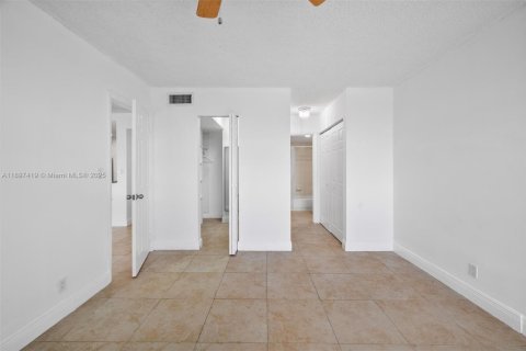 Copropriété à vendre à North Miami Beach, Floride: 1 chambre, 74.6 m2 № 2057759 - photo 17