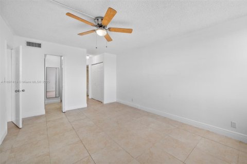 Copropriété à vendre à North Miami Beach, Floride: 1 chambre, 74.6 m2 № 2057759 - photo 16