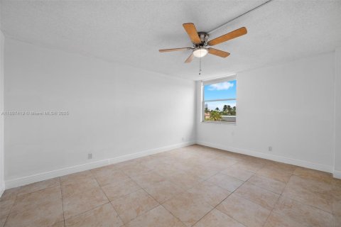 Copropriété à vendre à North Miami Beach, Floride: 1 chambre, 74.6 m2 № 2057759 - photo 15