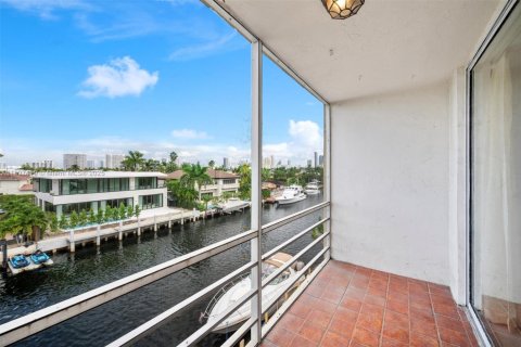 Copropriété à vendre à North Miami Beach, Floride: 1 chambre, 74.6 m2 № 2057759 - photo 5