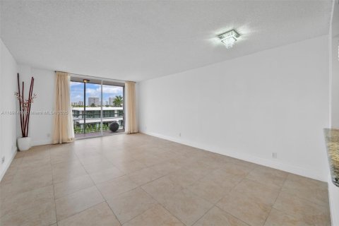 Copropriété à vendre à North Miami Beach, Floride: 1 chambre, 74.6 m2 № 2057759 - photo 4