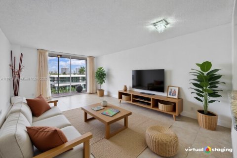 Copropriété à vendre à North Miami Beach, Floride: 1 chambre, 74.6 m2 № 2057759 - photo 2