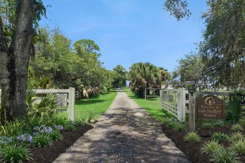 Villa ou maison à vendre à Oviedo, Floride: 8 chambres, 532.98 m2 № 2229905 - photo 2