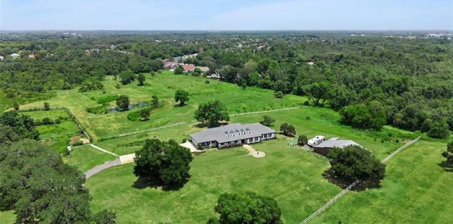 Villa ou maison à Oviedo, Floride 8 chambres, 532.98 m2 № 2229905