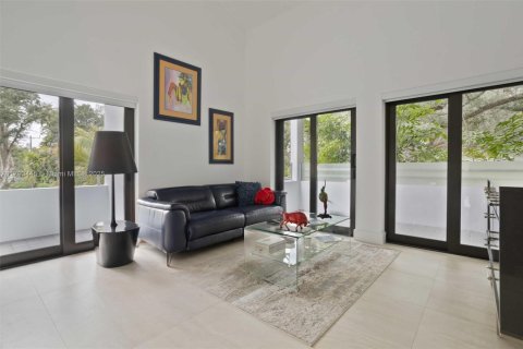 House in Coral Gables, Florida 4 bedrooms, 373 sq.m. № 1726382 - photo 28