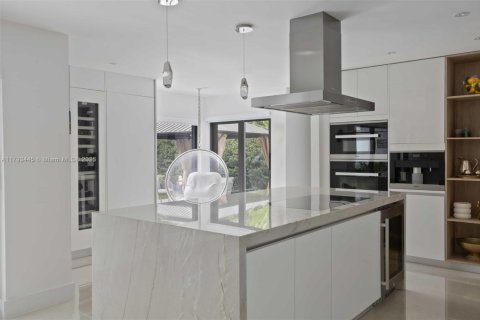 House in Coral Gables, Florida 4 bedrooms, 373 sq.m. № 1726382 - photo 24