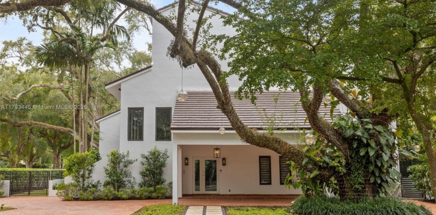 House in Coral Gables, Florida 4 bedrooms, 373 sq.m. № 1726382