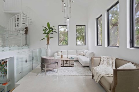 House in Coral Gables, Florida 4 bedrooms, 373 sq.m. № 1726382 - photo 9